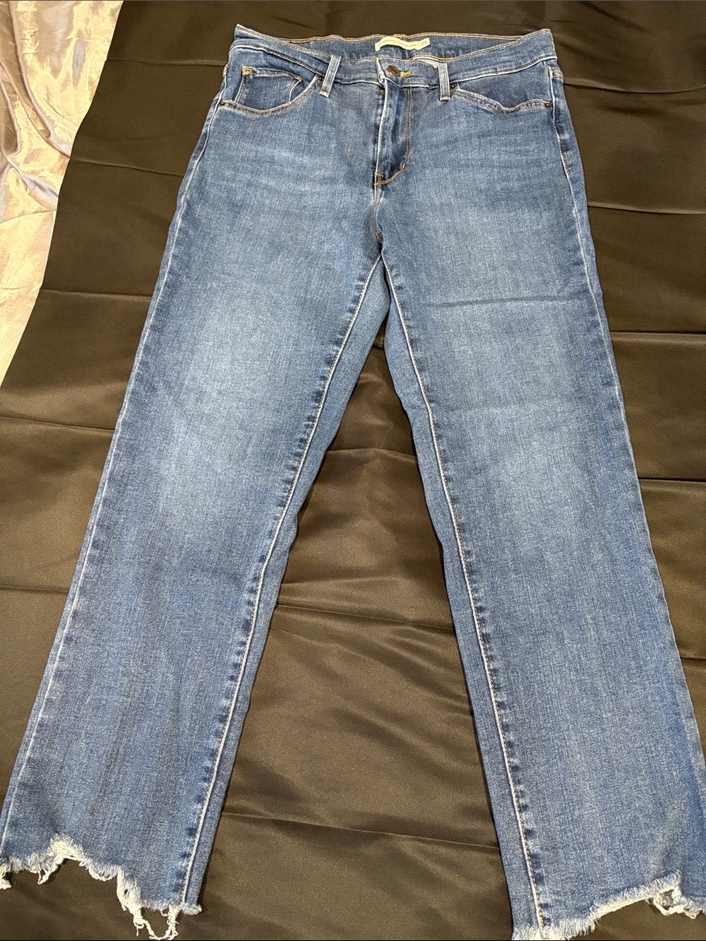 Levi's Women’s Straight Leg Jeans in Mid Blue with Frayed Hem